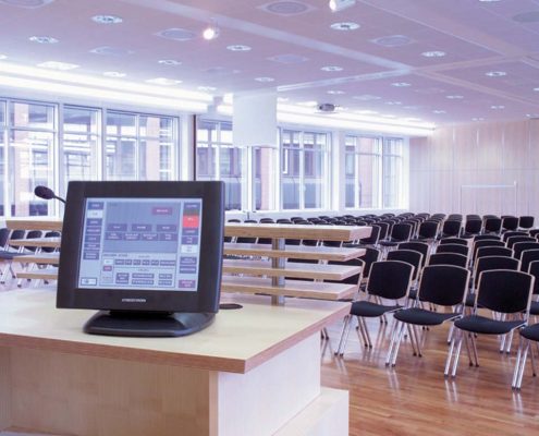 Raumsteuerung für Schulungs- und Konferenzräume